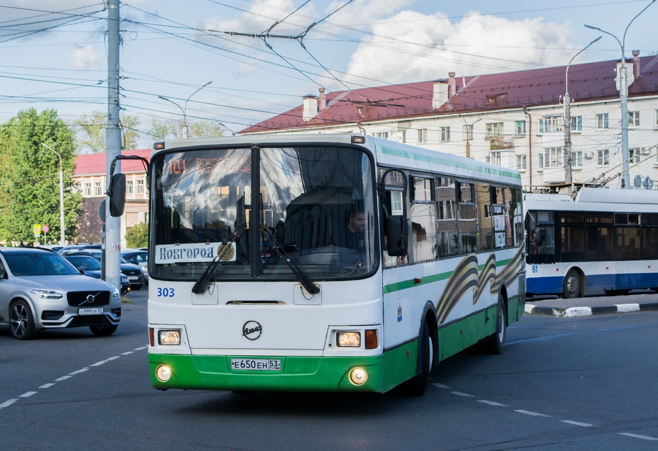 Veliky Новгород, LiAZ-5256.53 # 303
