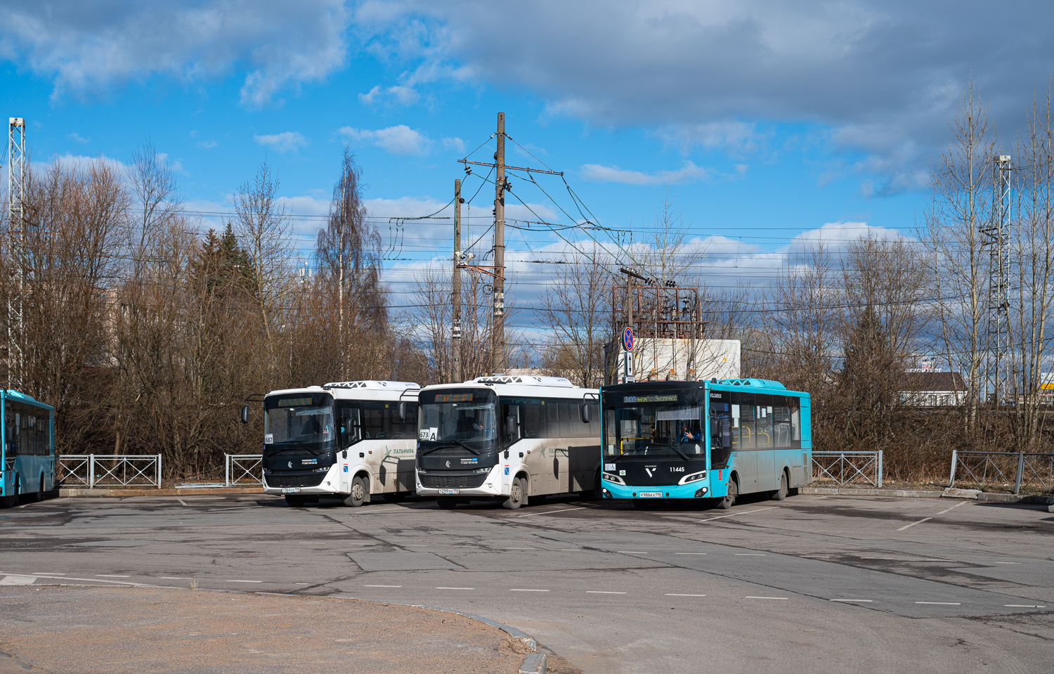 Sosnovy Bor, KAMAZ-4280-F5 Vega # Т 299 УН 198; Saint Petersburg, Volgabus-4298.G4 (LNG) # 11445