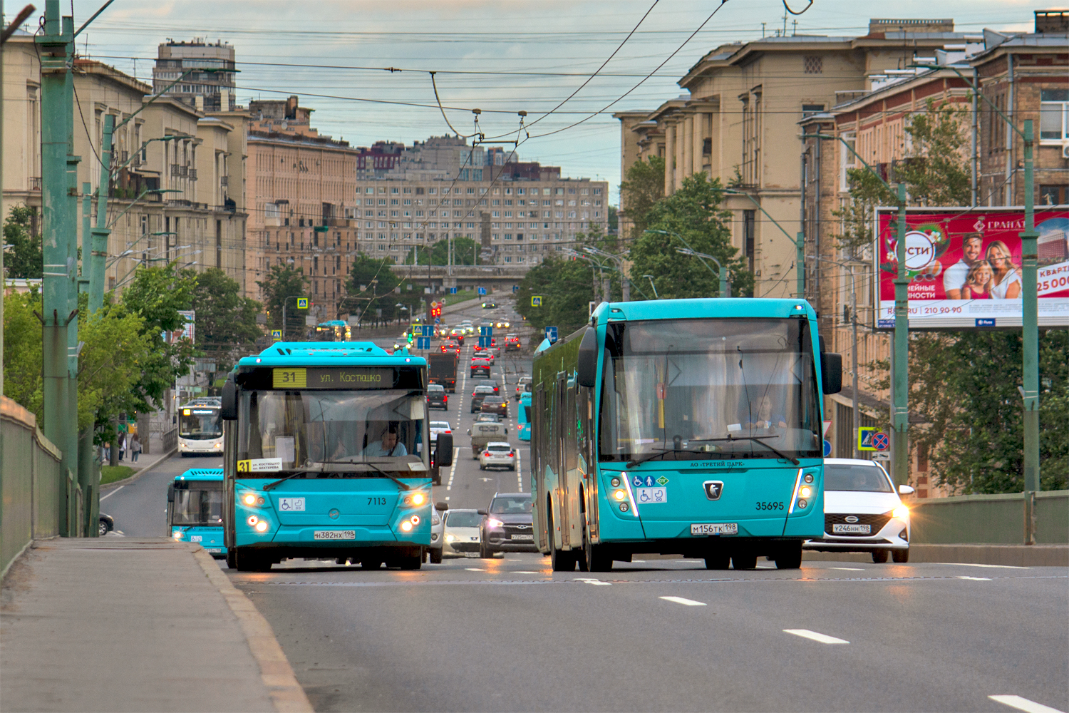 Saint Petersburg, LiAZ-5292.65 # 7113; Saint Petersburg, NefAZ-5299-40-57 (LNG) # 35695