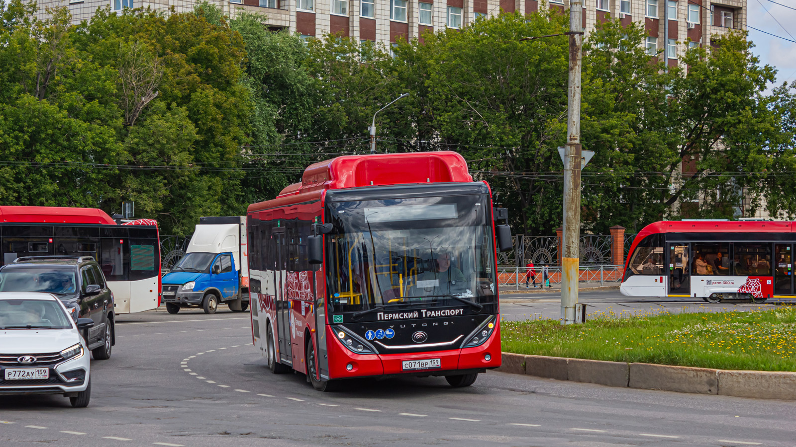 Perm, Yutong ZK6890HGQ # С 071 ВР 159