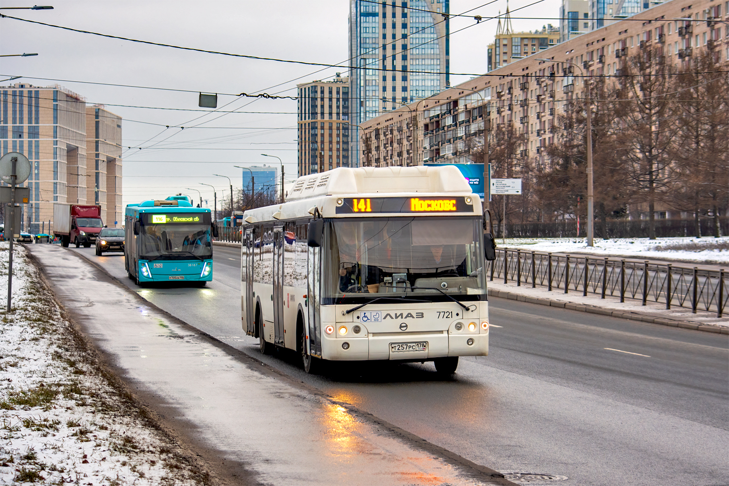 Saint Petersburg, MAZ-203.947 # 38187; Saint Petersburg, LiAZ-5292.71 # 7721