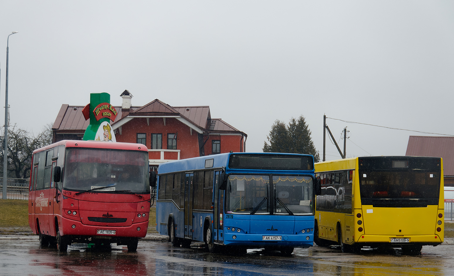 Navagrudak, MAZ-256.170 # 010178; Baranavichy, MAZ-103.562 # 21870