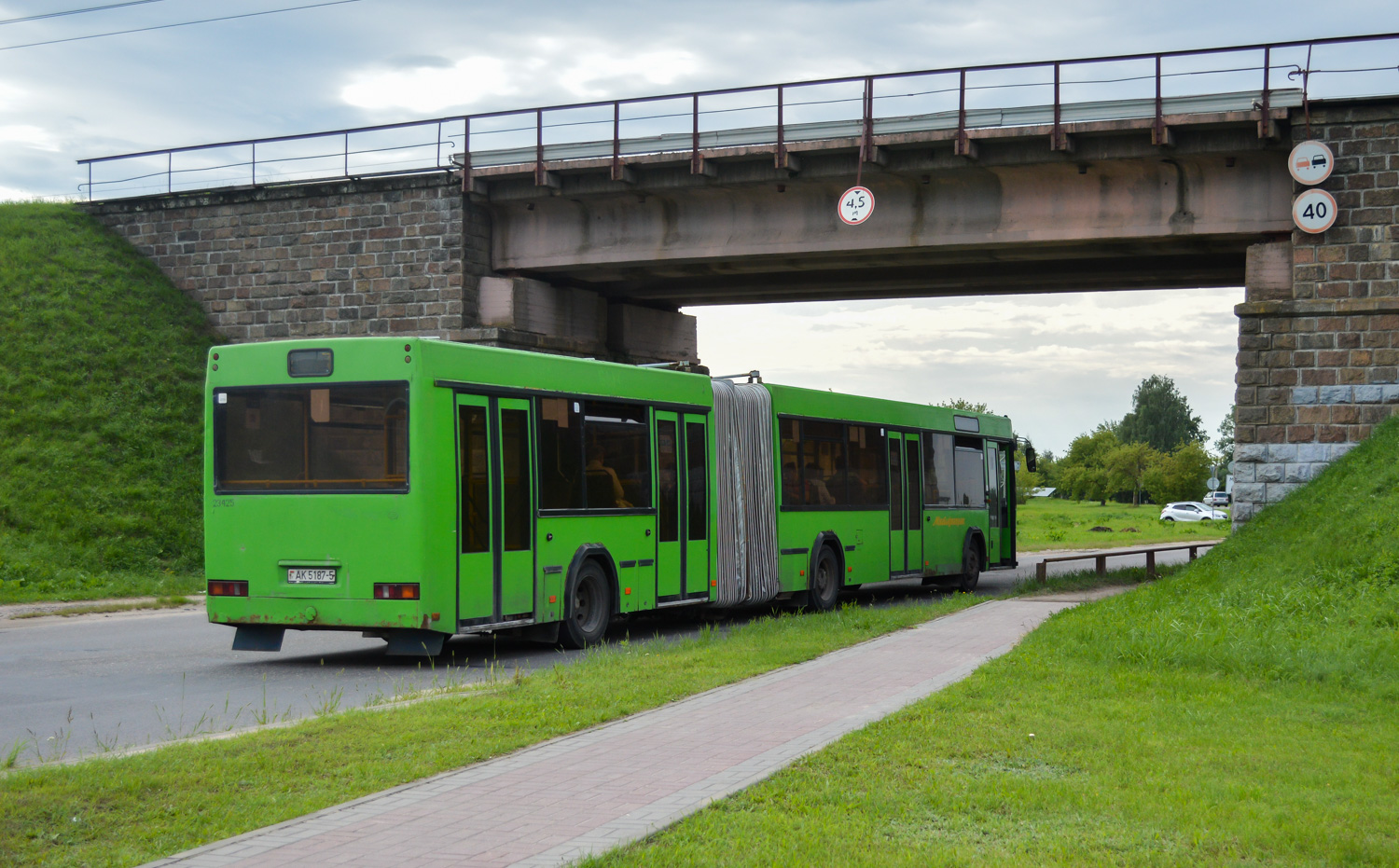 Maladziechna, MAZ-105.465 # 23425
