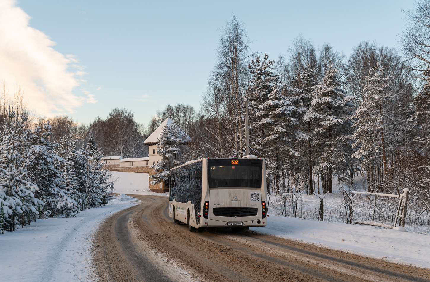 Saint Petersburg, NefAZ-5299-30-52 (5299JN) # Т 458 УК 198