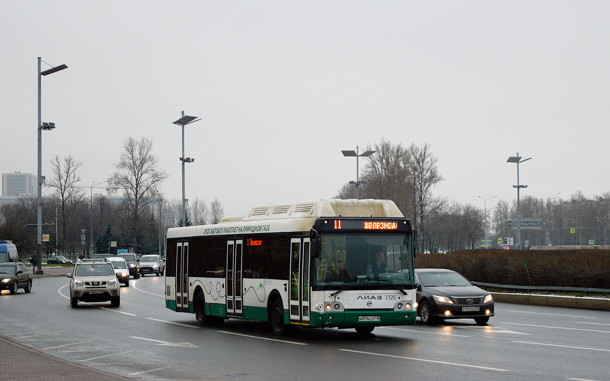 Saint Petersburg, LiAZ-5292.71 # 7725