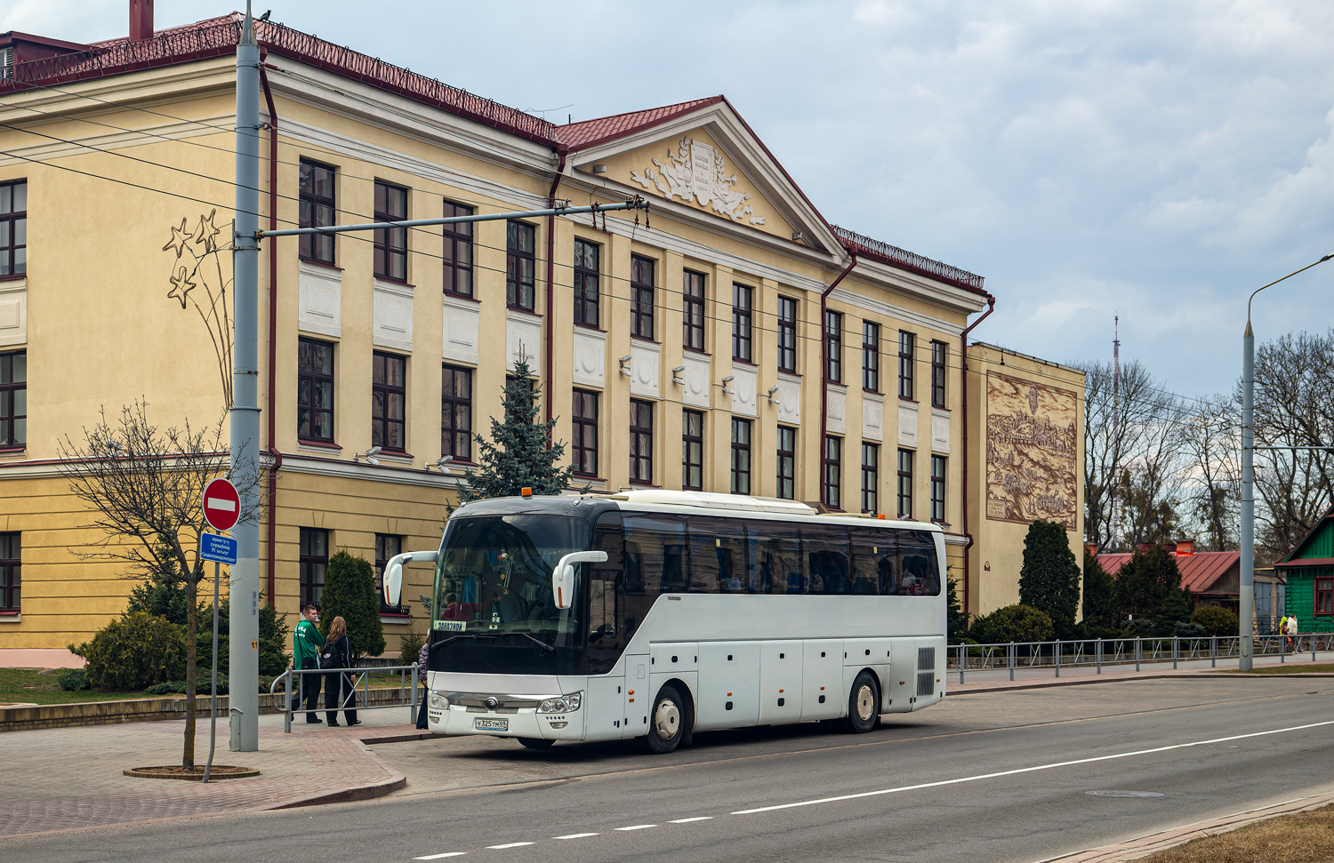 Ostashkov, Yutong ZK6122H9 No. У 325 ТМ 69