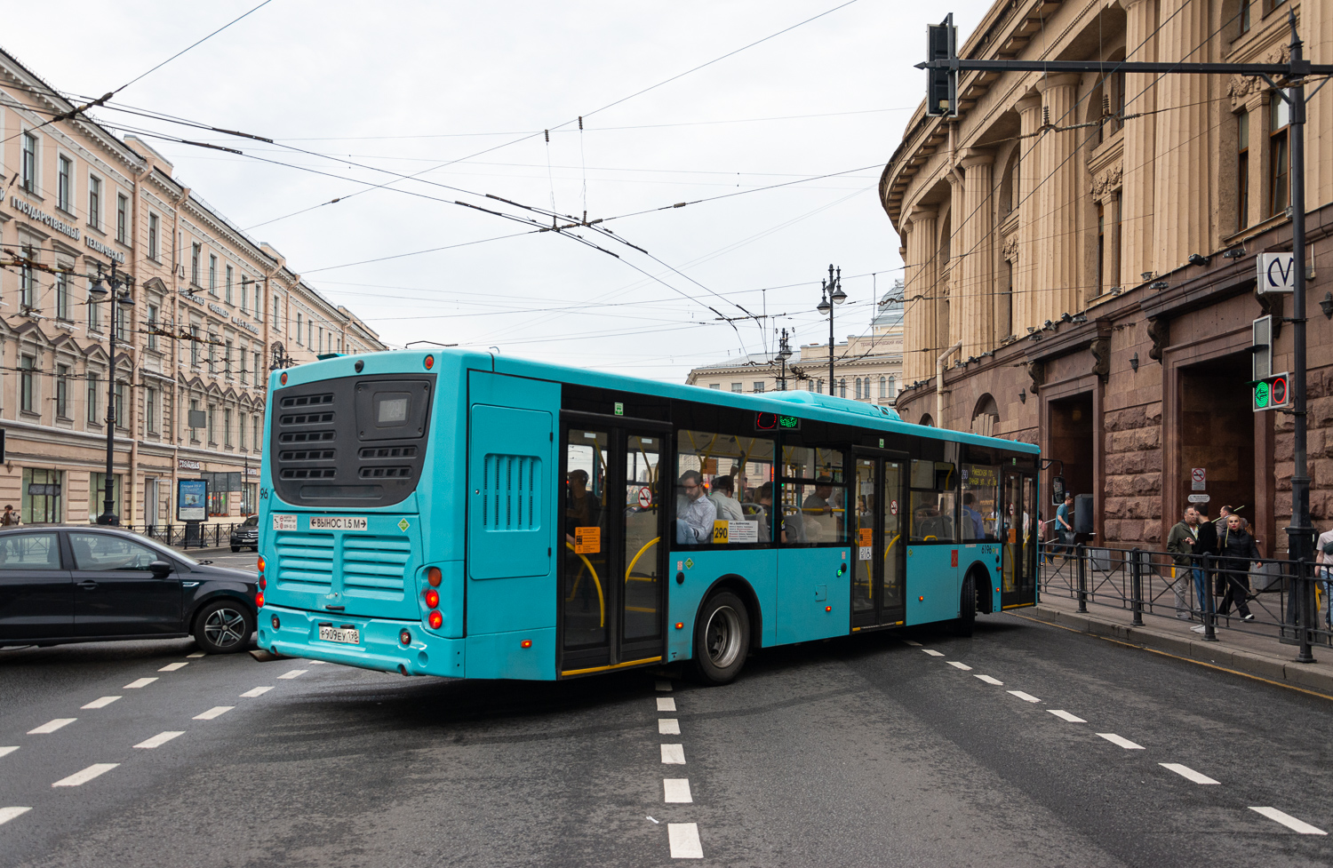 Saint Petersburg, Volgabus-5270.G2 (LNG) # 6196