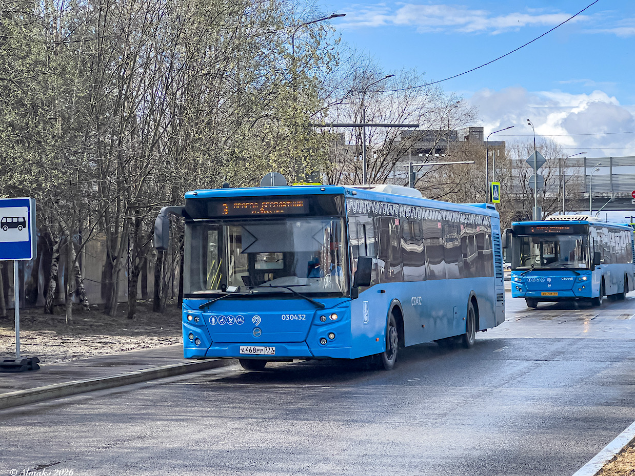 Moscow, LiAZ-5292.22 # 030432; Moscow, LiAZ-5292.22 # 030445