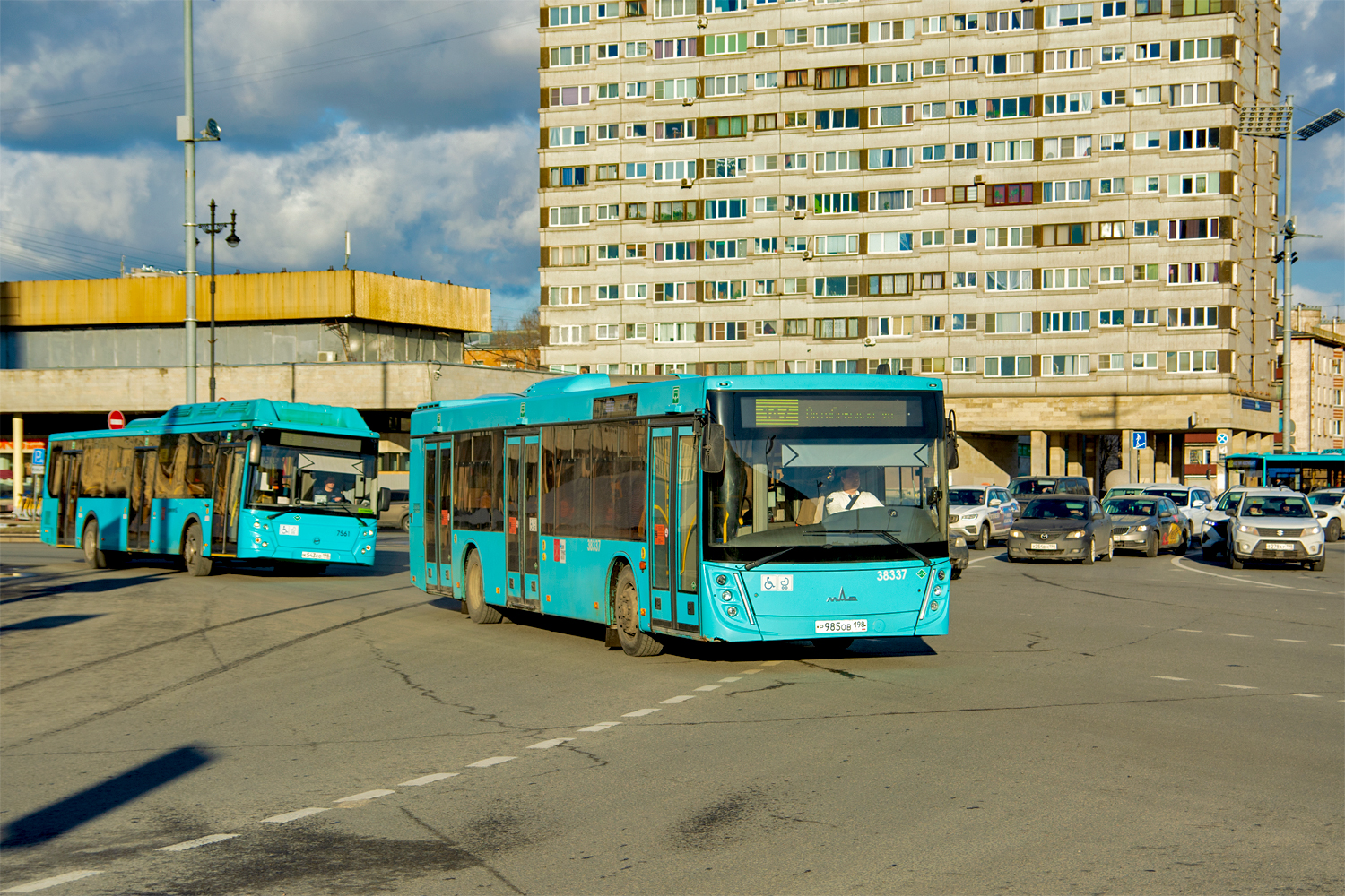 Saint Petersburg, LiAZ-5292.67 (CNG) # 7561; Saint Petersburg, MAZ-203.947 # 38337