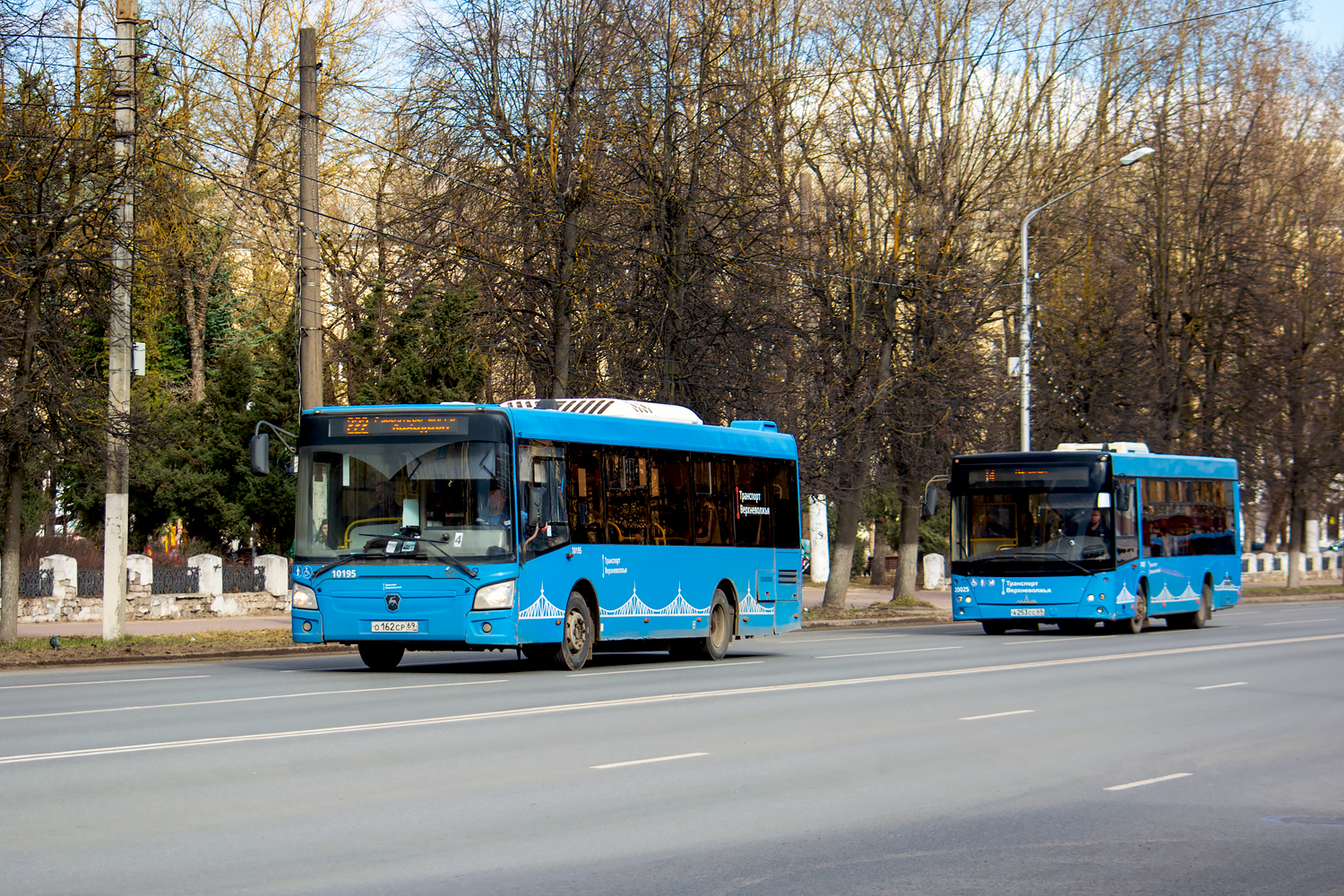 Tver, LiAZ-4292.60 # 10195; Tver, MAZ-206.086 # 20025