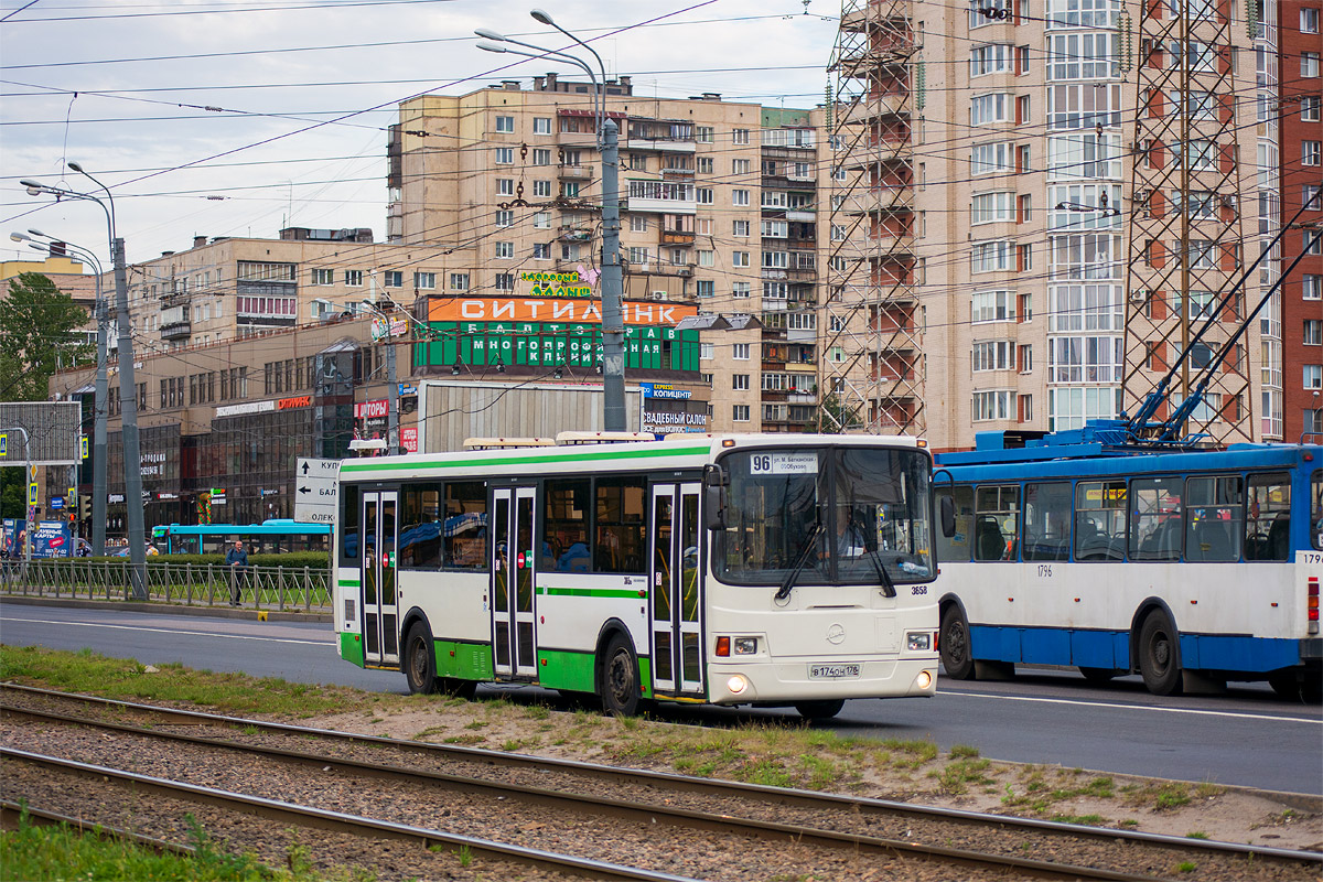 Saint Petersburg, LiAZ-5293.60 # 3658