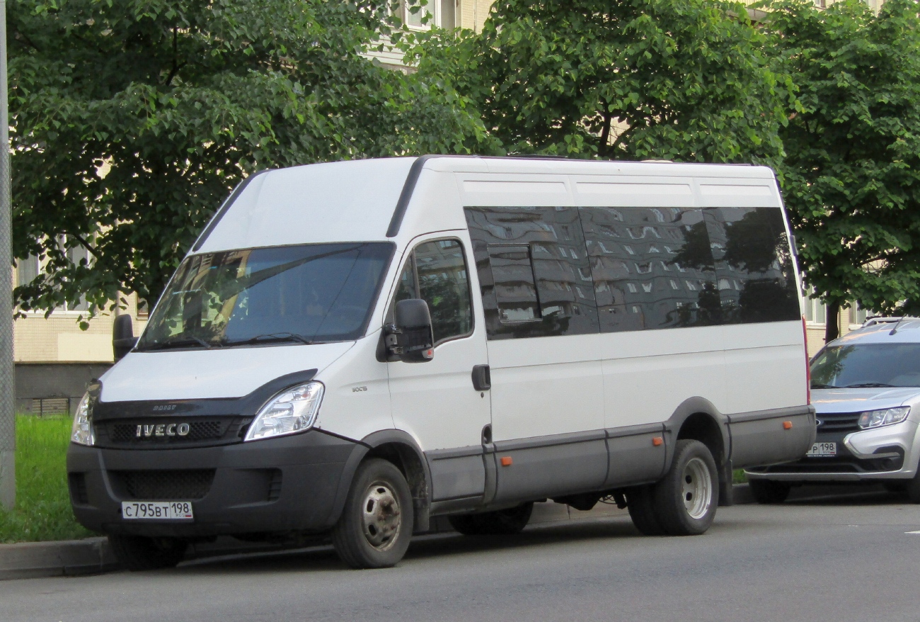 Санкт-Пецярбург, Нижегородец-2227UU (IVECO Daily) № С 795 ВТ 198