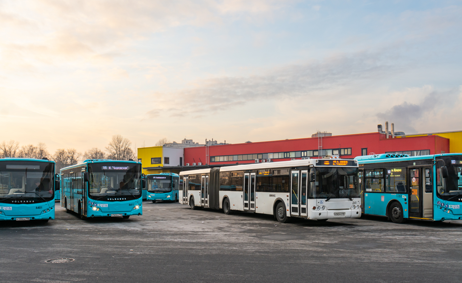 Saint Petersburg, Volgabus-5270.G4 (LNG) # 6411; Saint Petersburg, LiAZ-6213.20 # 2611