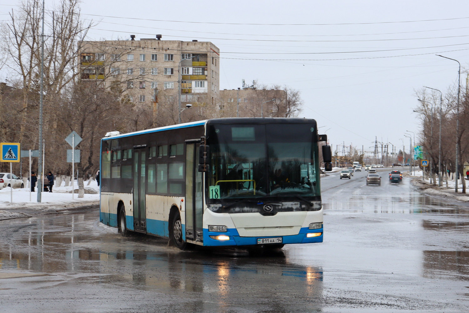 Pavlodar, Huanghai DD6129S15 Nr. 811 АА 14