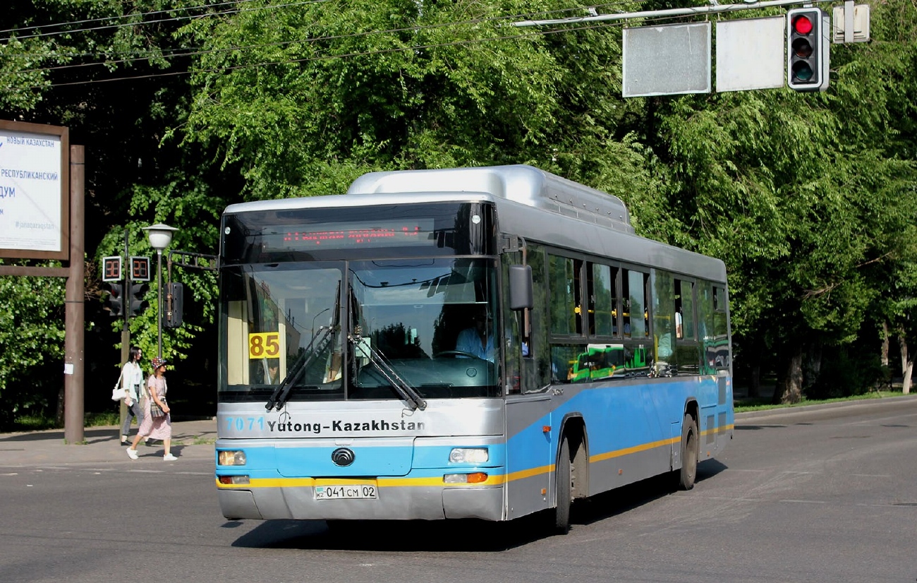 Almaty, Yutong ZK6118HGA № 7071