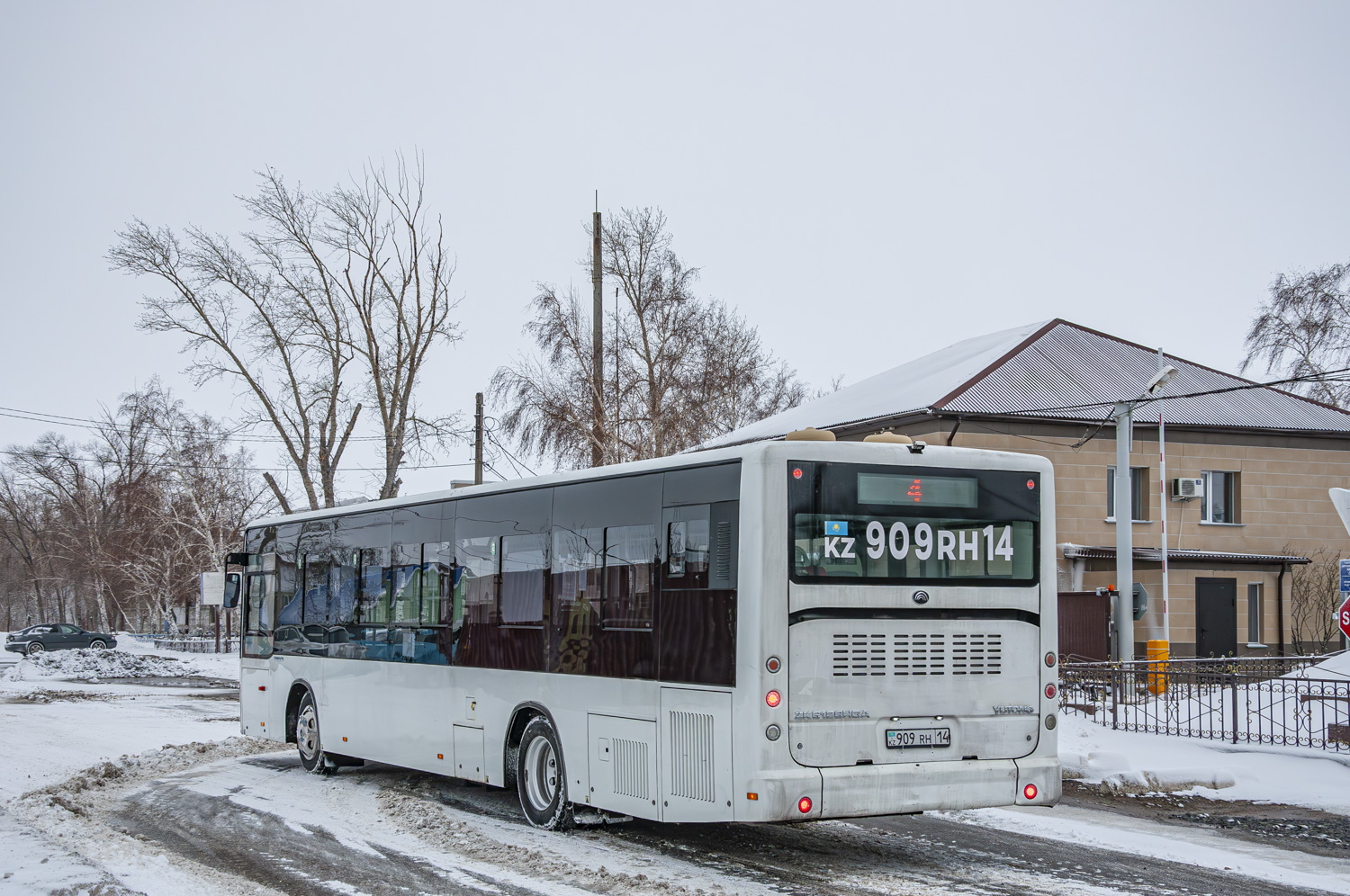 Aksu, Yutong ZK6126HGA # 909 RH 14