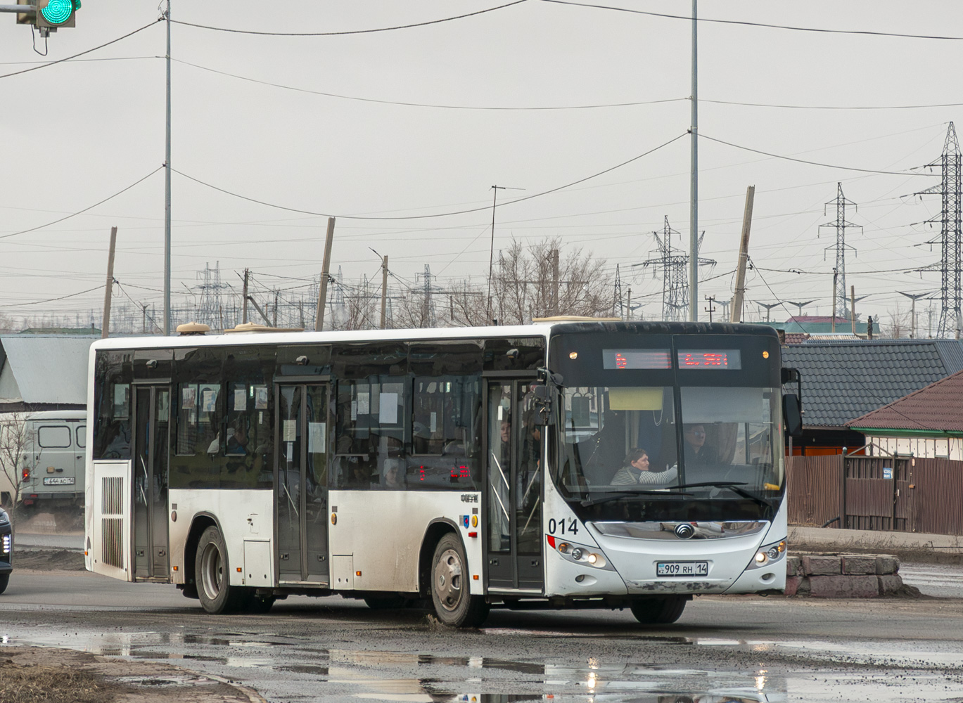 Aksu, Yutong ZK6126HGA # 909 RH 14