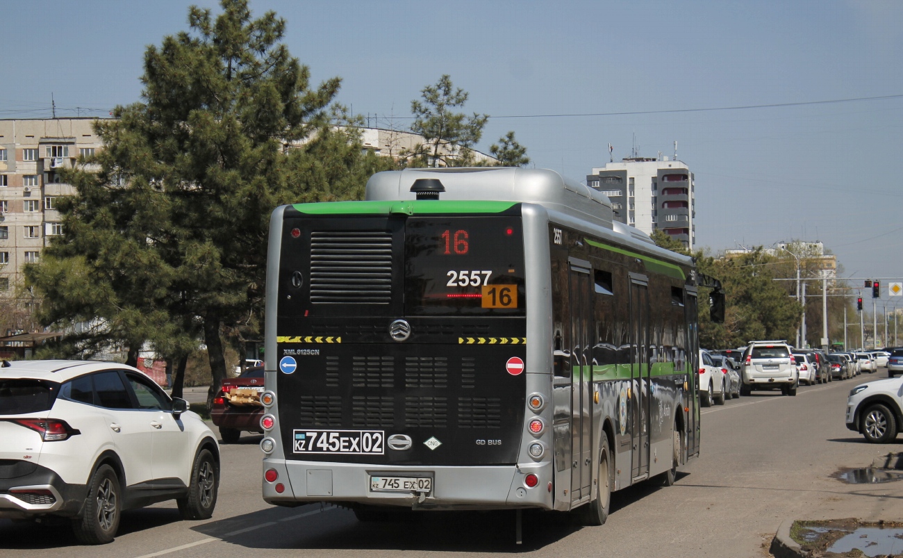 Almaty, Golden Dragon XML6125CN (Hyundai Trans Auto) Nr. 2557