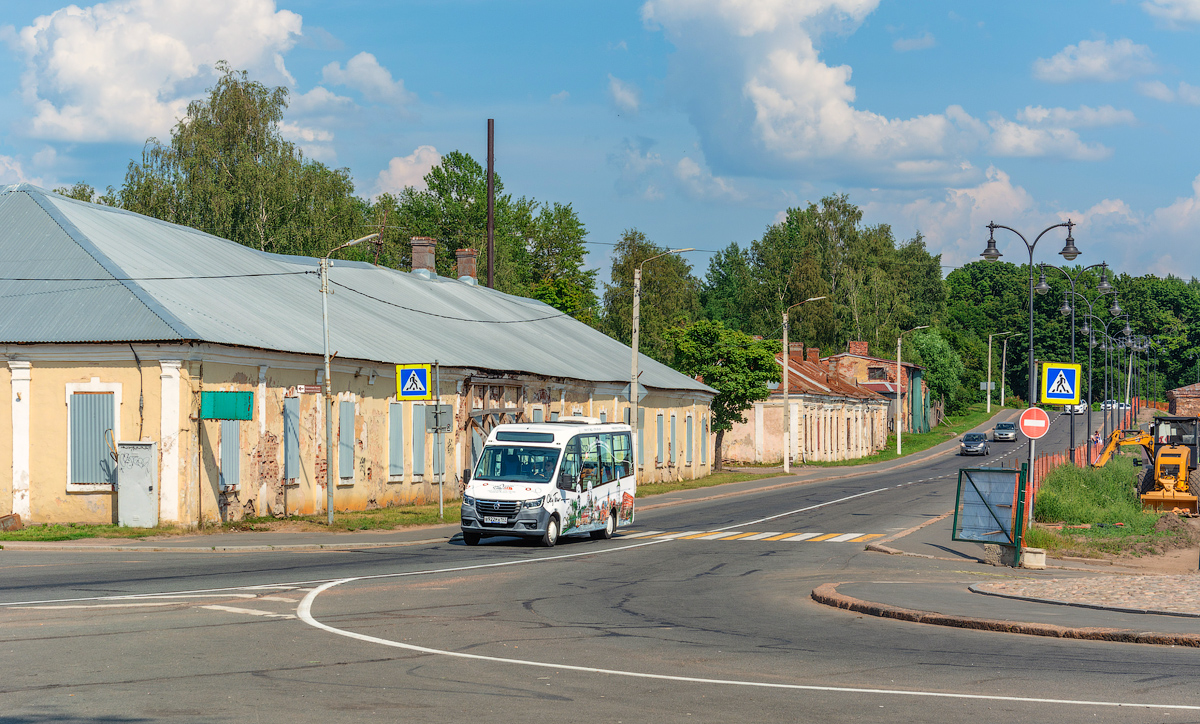 Vyborg, GAZ-A68R52 City # В 922 РХ 147